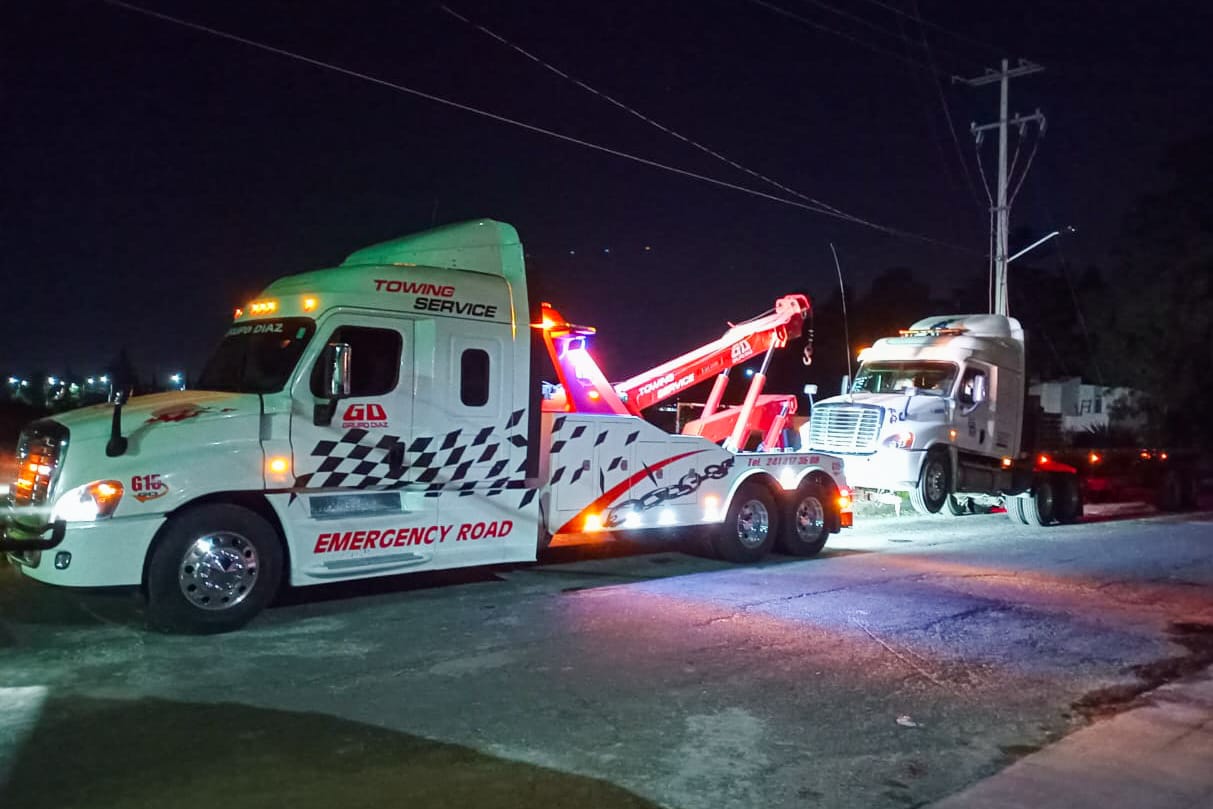 Atiende Policía Municipal de Huamantla percance entre tren y tractocamión en carretera a Xalpatlahuaya